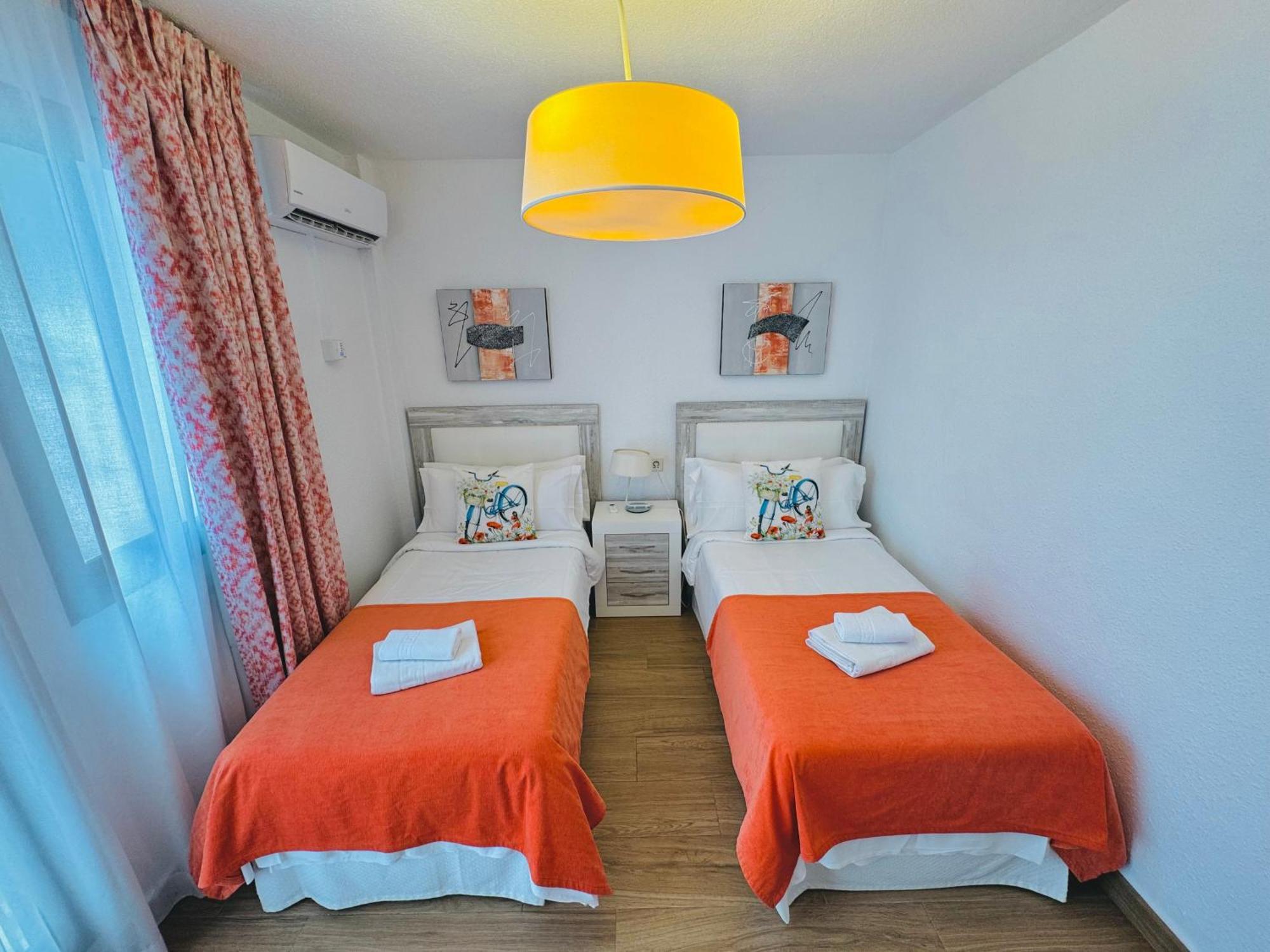 Pueblo Evita Premium Suites Benalmadena Bagian luar foto
