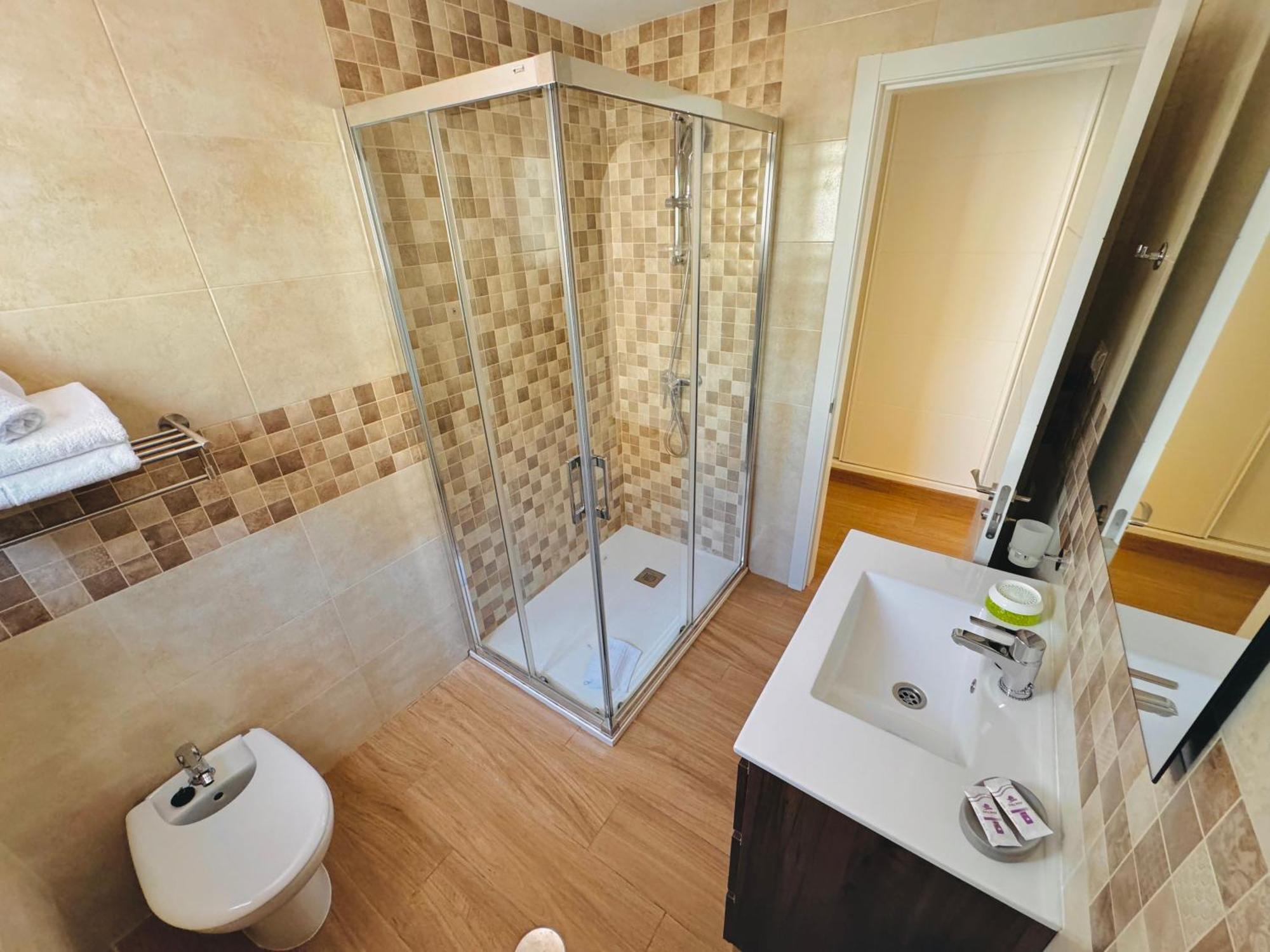 Pueblo Evita Premium Suites Benalmadena Bagian luar foto