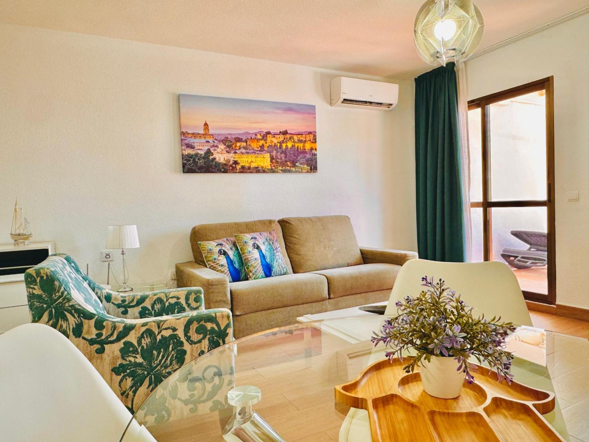 Pueblo Evita Premium Suites Benalmadena Bagian luar foto