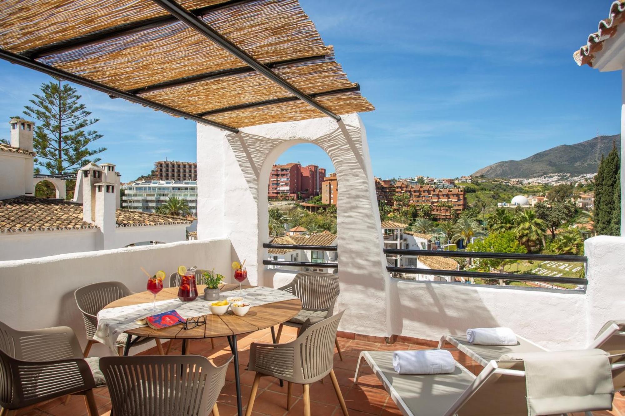 Pueblo Evita Premium Suites Benalmadena Bagian luar foto
