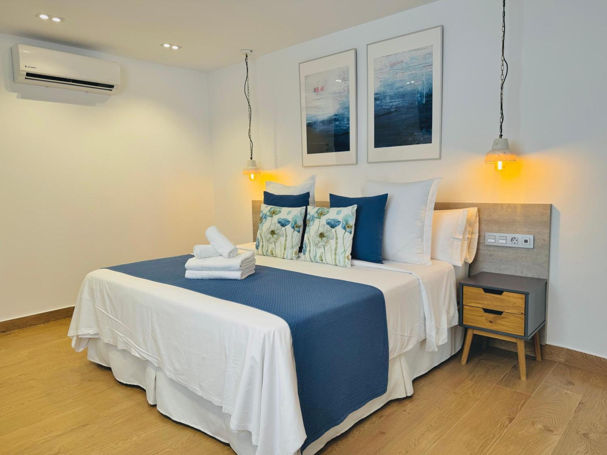Pueblo Evita Premium Suites Benalmadena Bagian luar foto