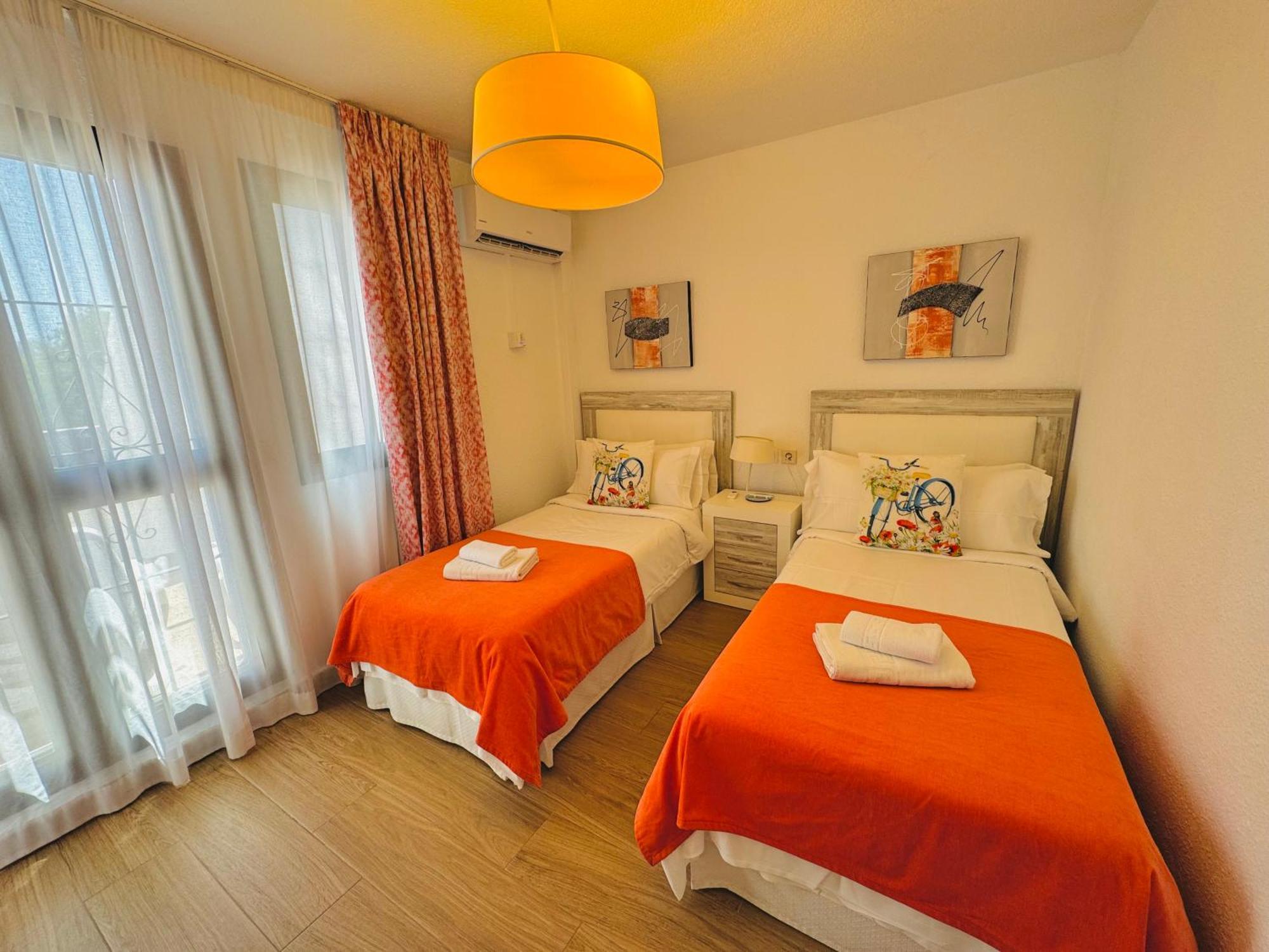Pueblo Evita Premium Suites Benalmadena Bagian luar foto