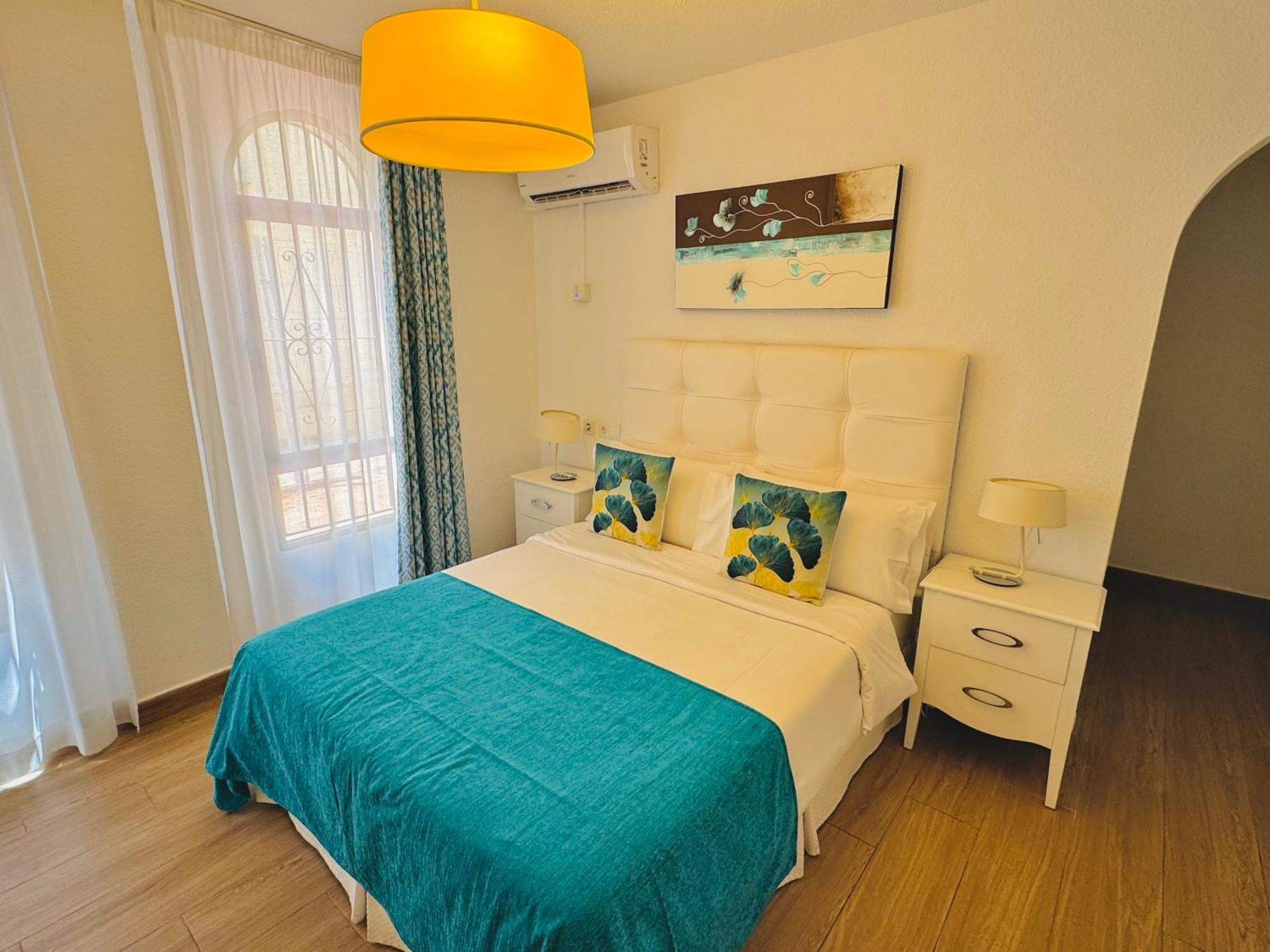 Pueblo Evita Premium Suites Benalmadena Bagian luar foto