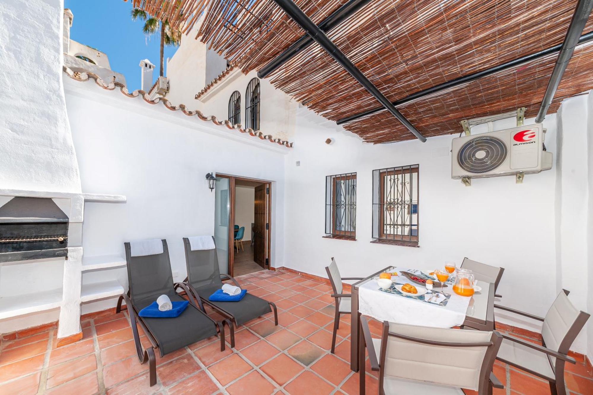 Pueblo Evita Premium Suites Benalmadena Bagian luar foto