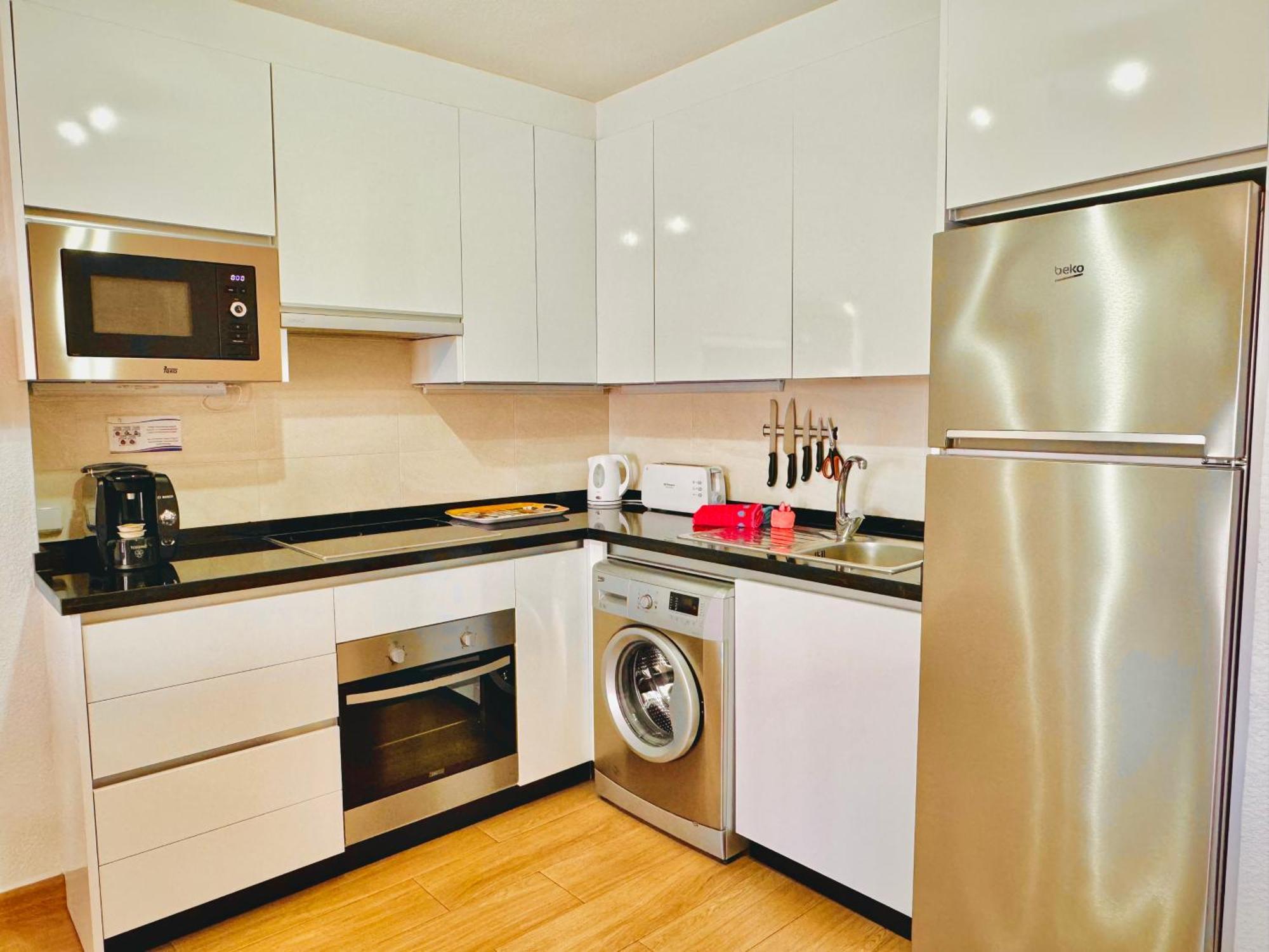Pueblo Evita Premium Suites Benalmadena Bagian luar foto