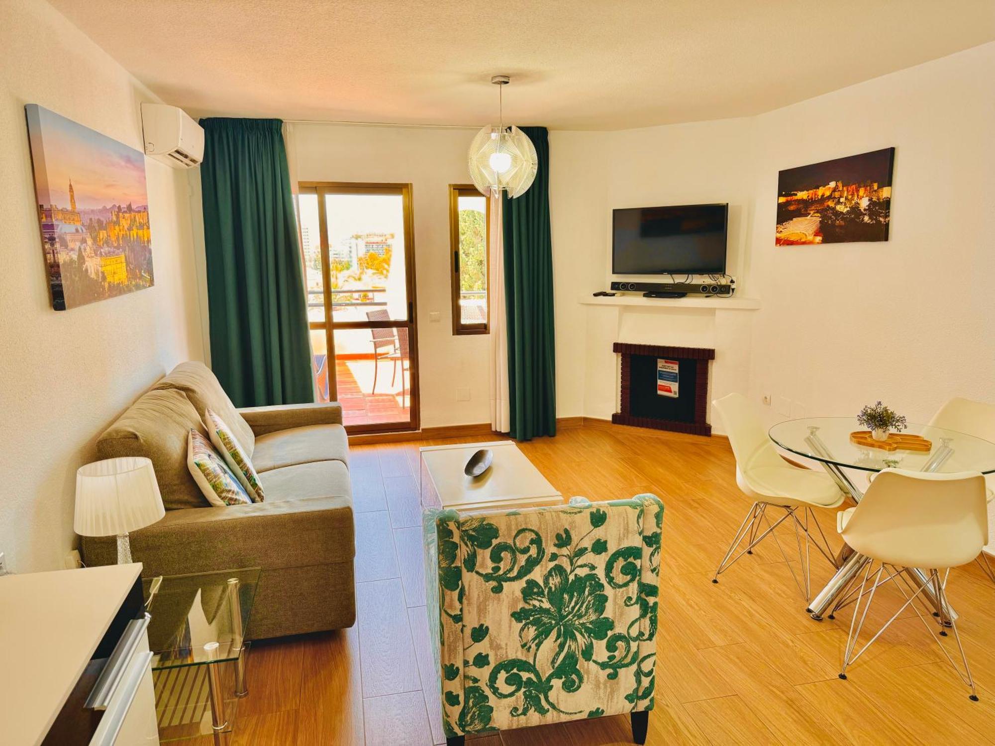 Pueblo Evita Premium Suites Benalmadena Bagian luar foto