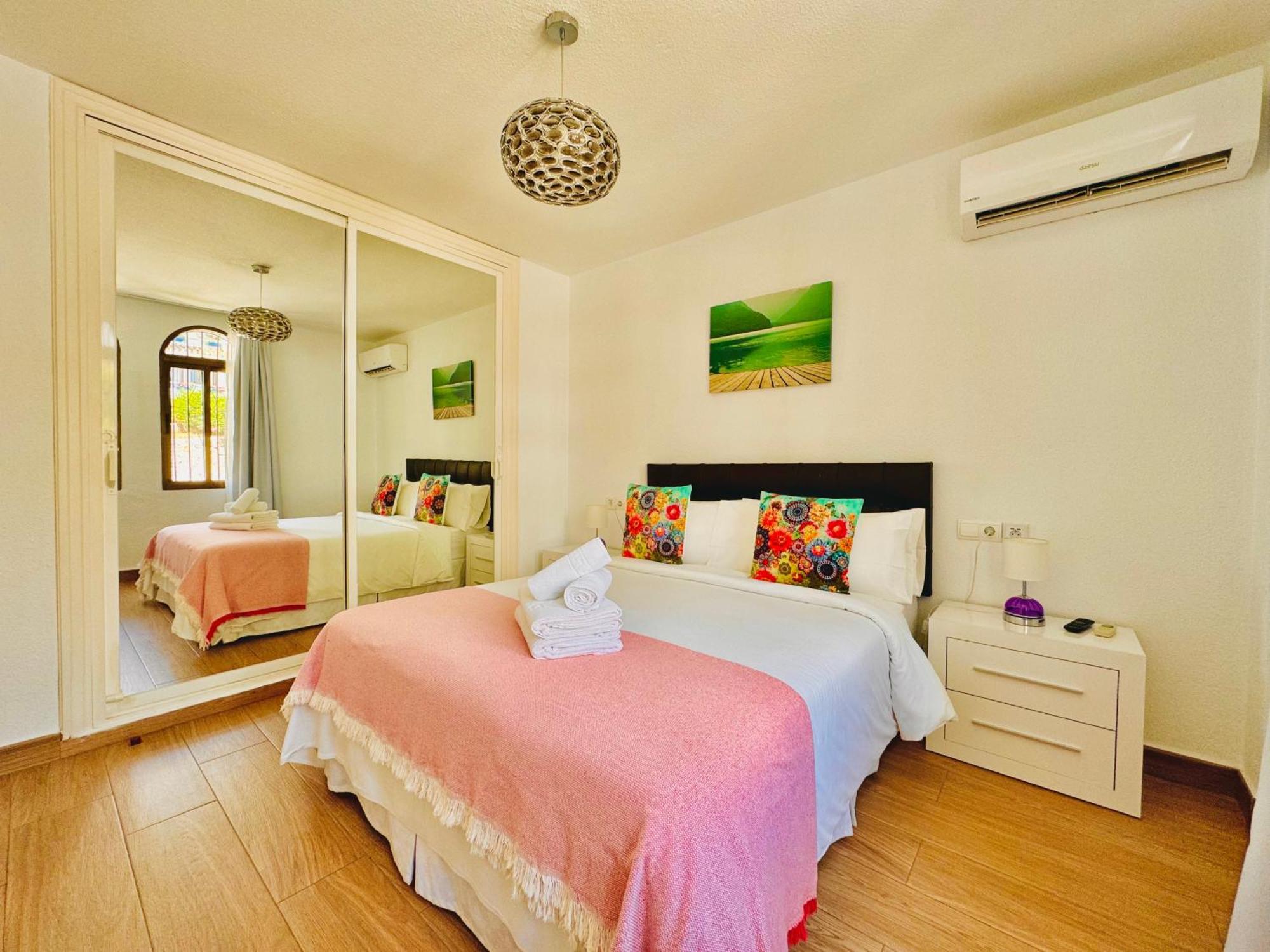 Pueblo Evita Premium Suites Benalmadena Bagian luar foto