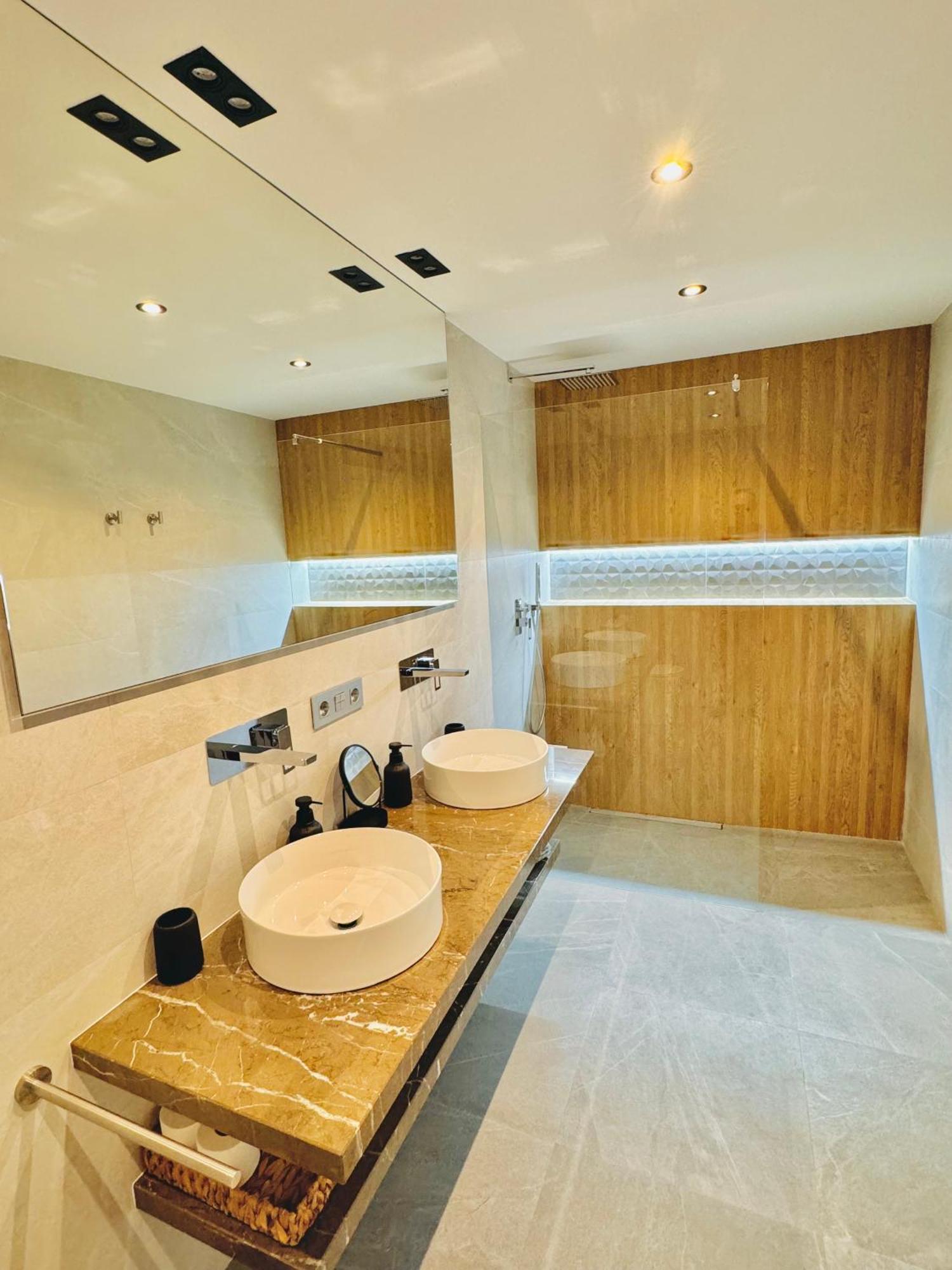 Pueblo Evita Premium Suites Benalmadena Bagian luar foto
