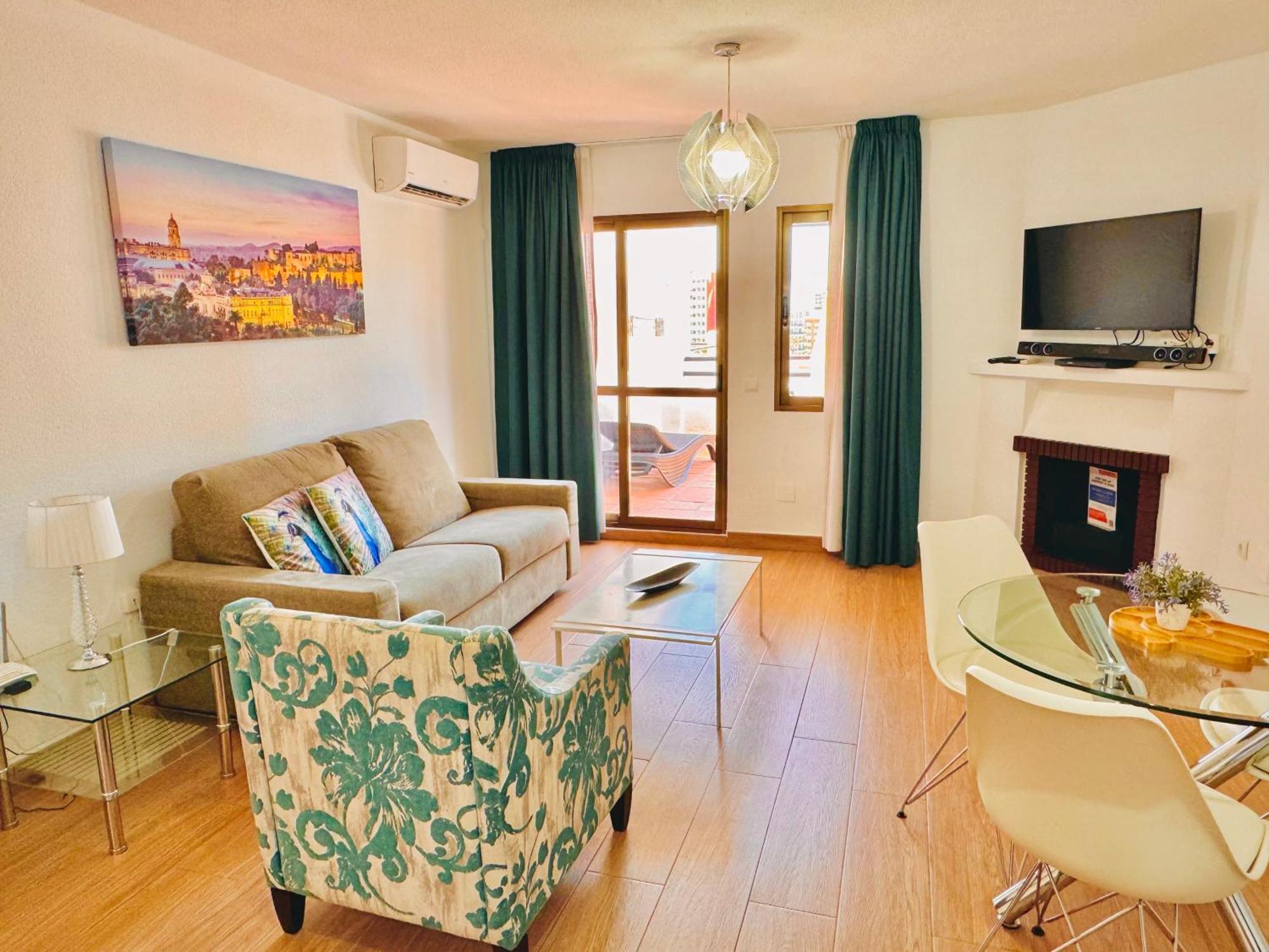 Pueblo Evita Premium Suites Benalmadena Bagian luar foto