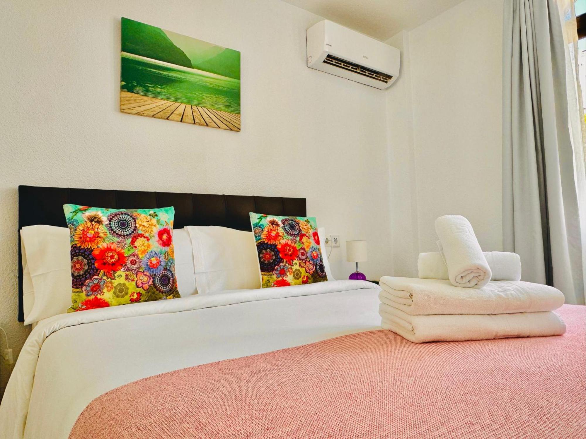 Pueblo Evita Premium Suites Benalmadena Bagian luar foto
