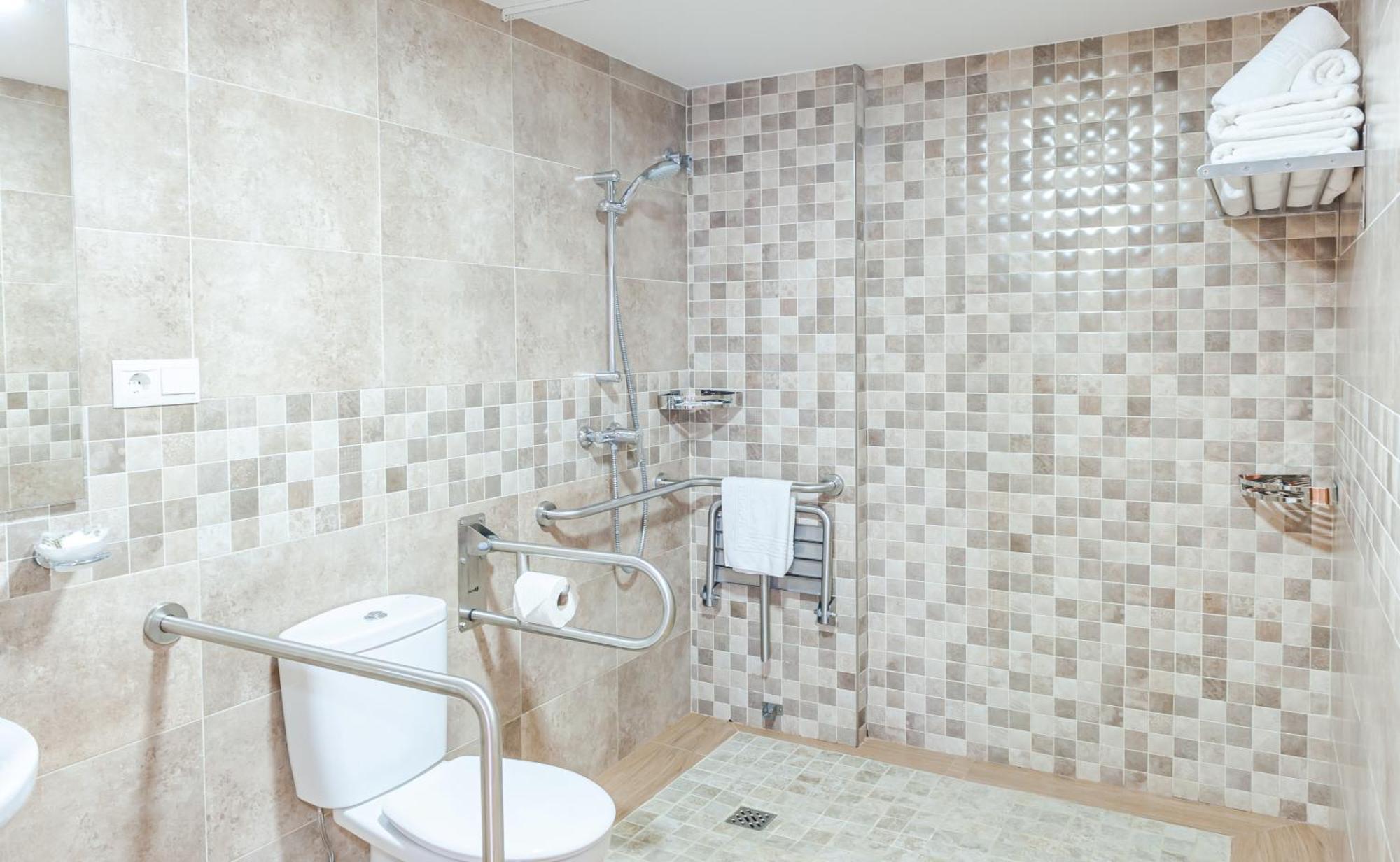 Pueblo Evita Premium Suites Benalmadena Bagian luar foto