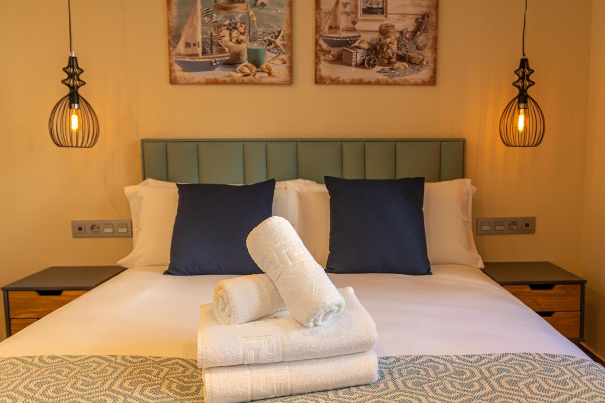 Pueblo Evita Premium Suites Benalmadena Bagian luar foto
