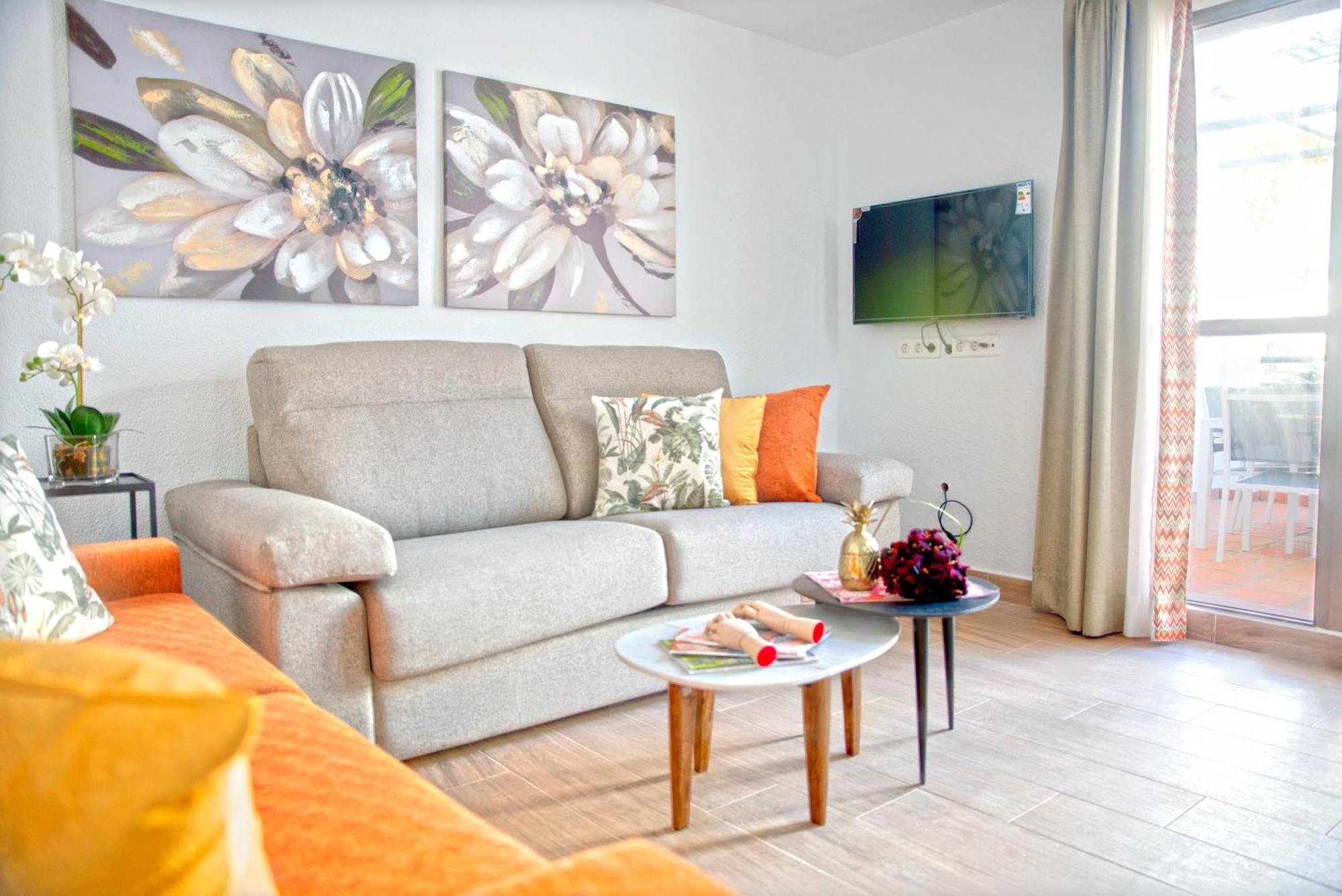 Pueblo Evita Premium Suites Benalmadena Bagian luar foto