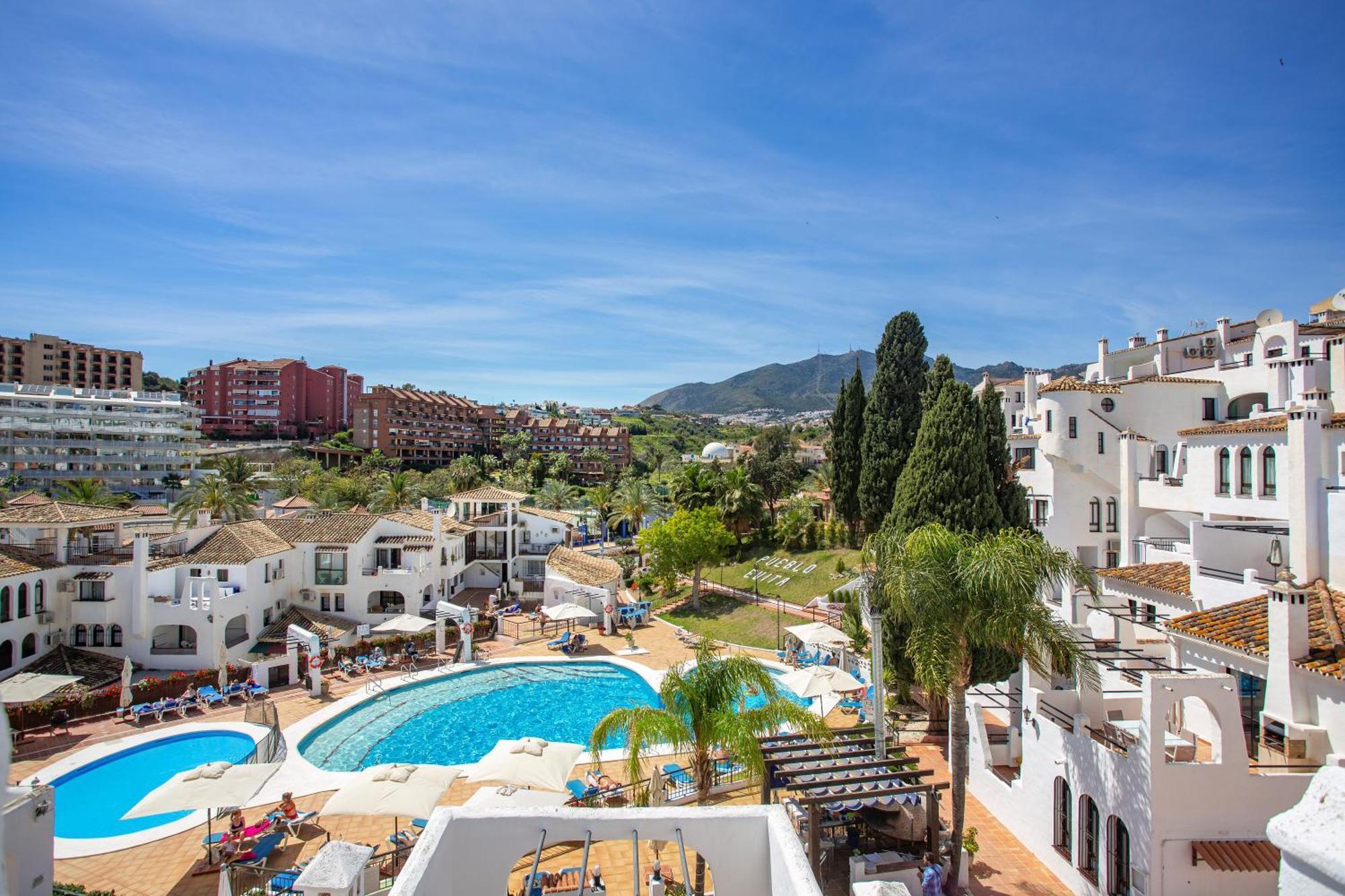Pueblo Evita Premium Suites Benalmadena Bagian luar foto