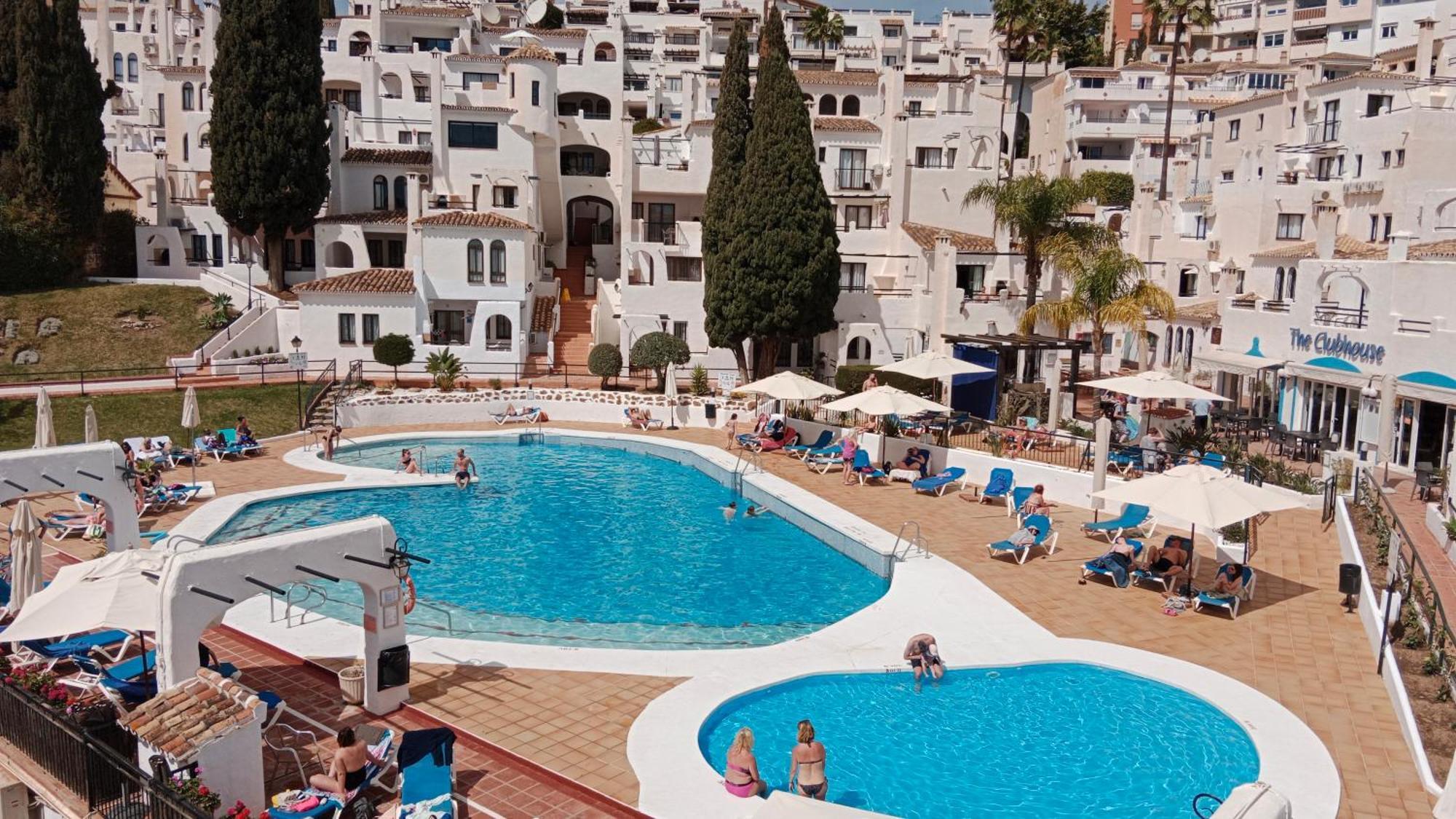 Pueblo Evita Premium Suites Benalmadena Bagian luar foto